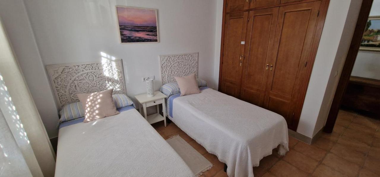 Сasa de vacaciones Casa Duplex En Conil A 300 M De La Playa. *