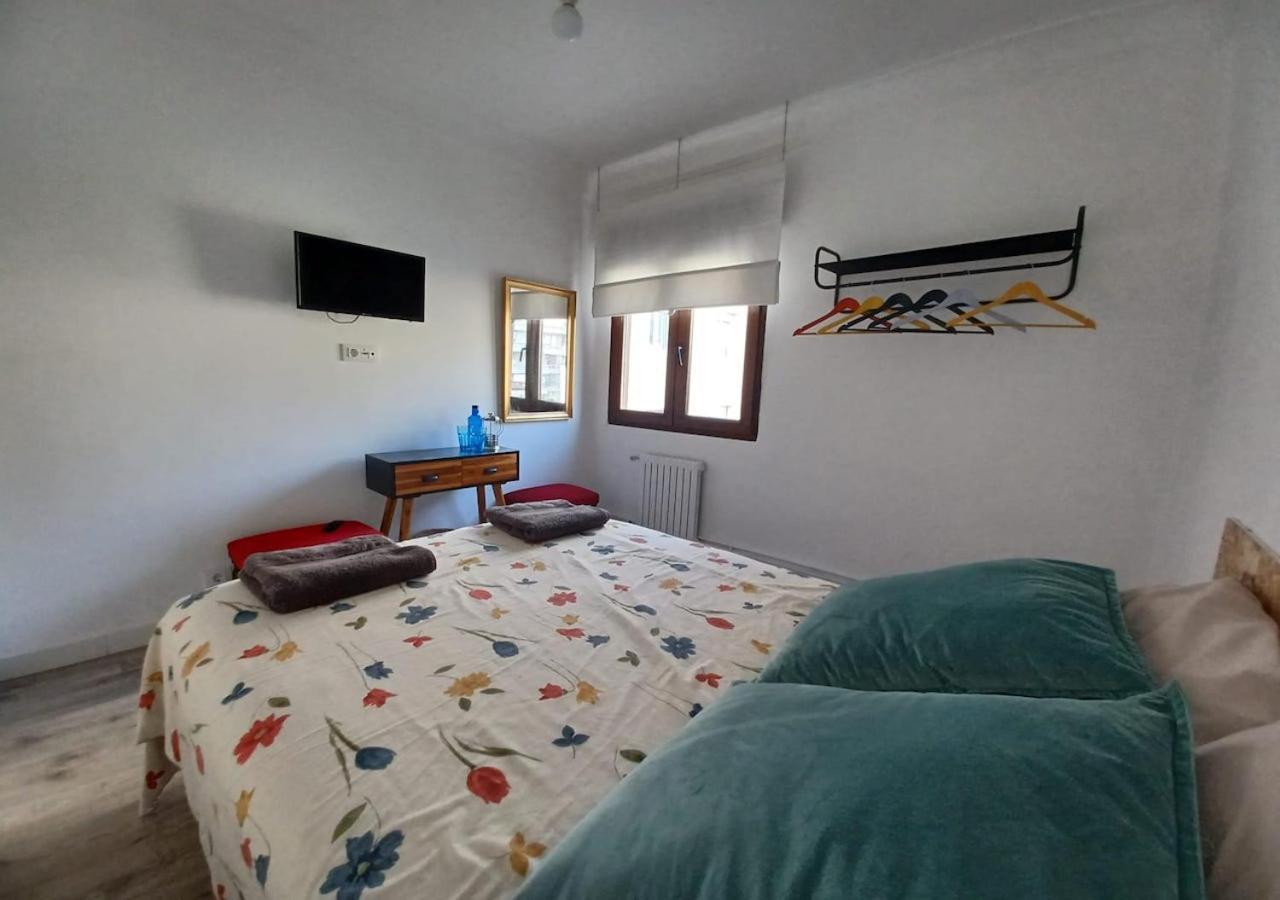 Habitación en casa particular En El Atico De Tona Mirando A La Bahia De