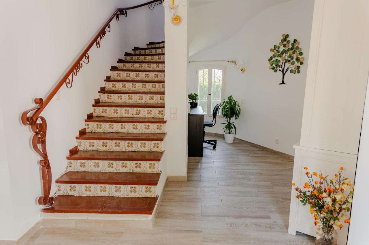 Esmeralda Villa *