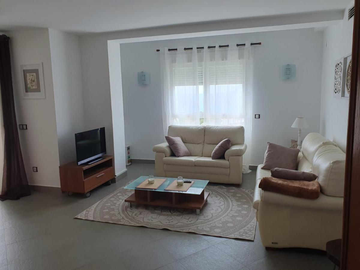 Espacioso En Primera Linea Del Mar Apartamento