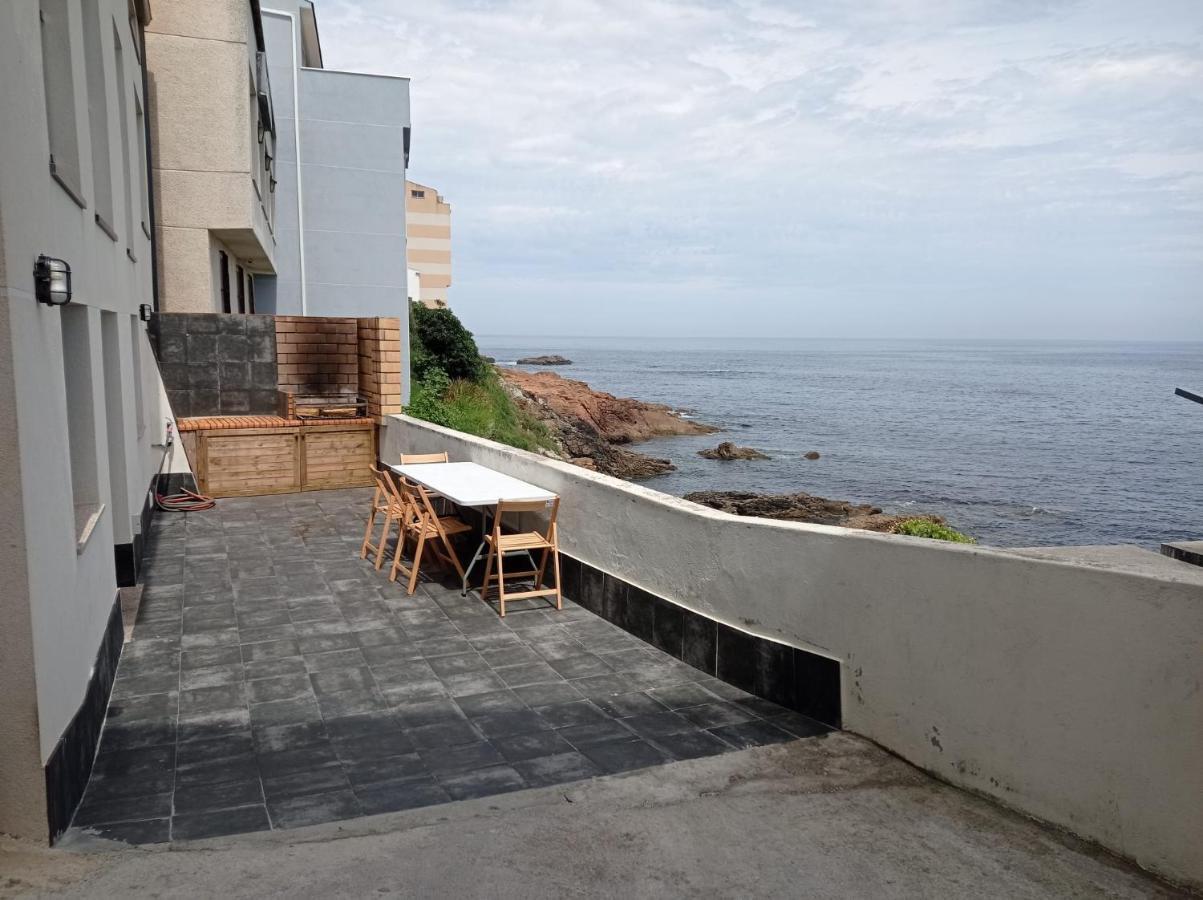 Marina. Casa Marinera Con Terraza Sobre El Mar En Caion *