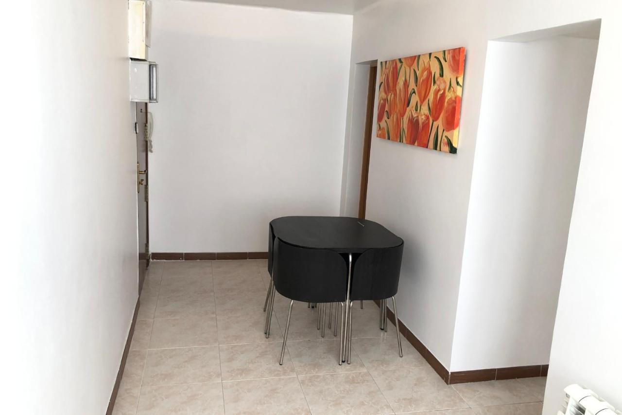 New! For 3 People Near Fira Gran Via