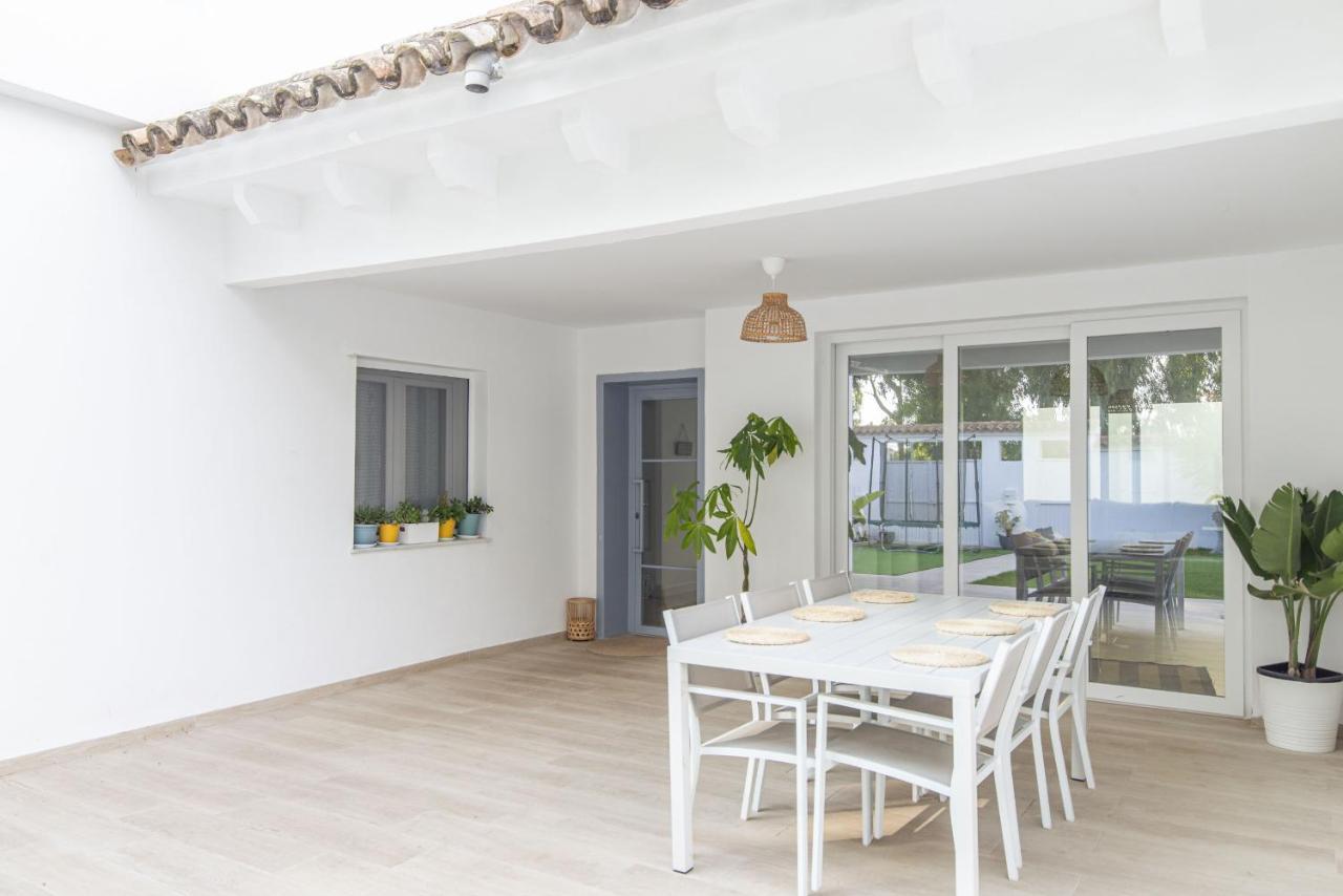 Apartamento Casa con jardín privado a 300 metros de la playa, piscina *