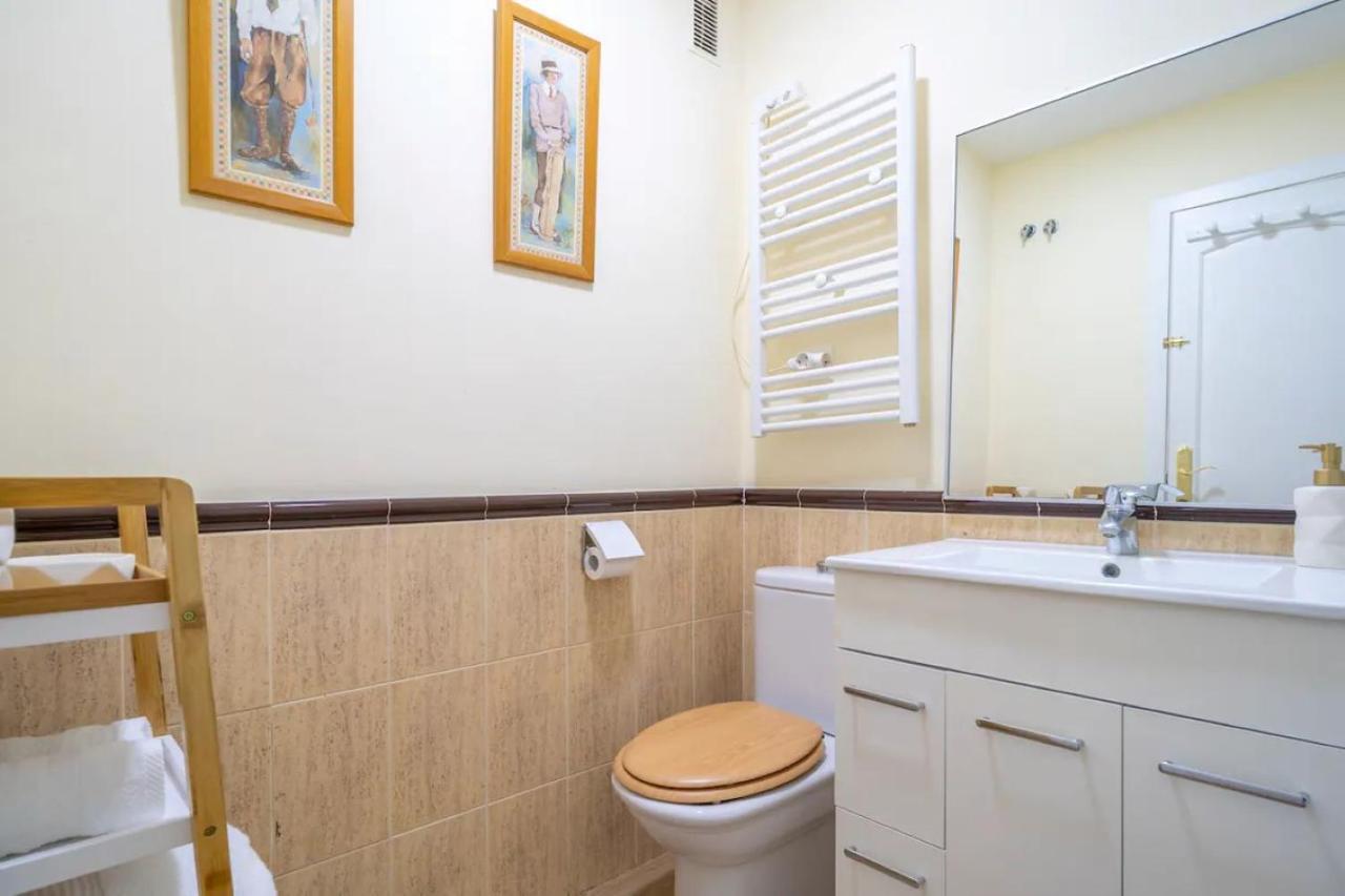Muy Luminoso, Zona Tranquila, Piscina Y Garaje