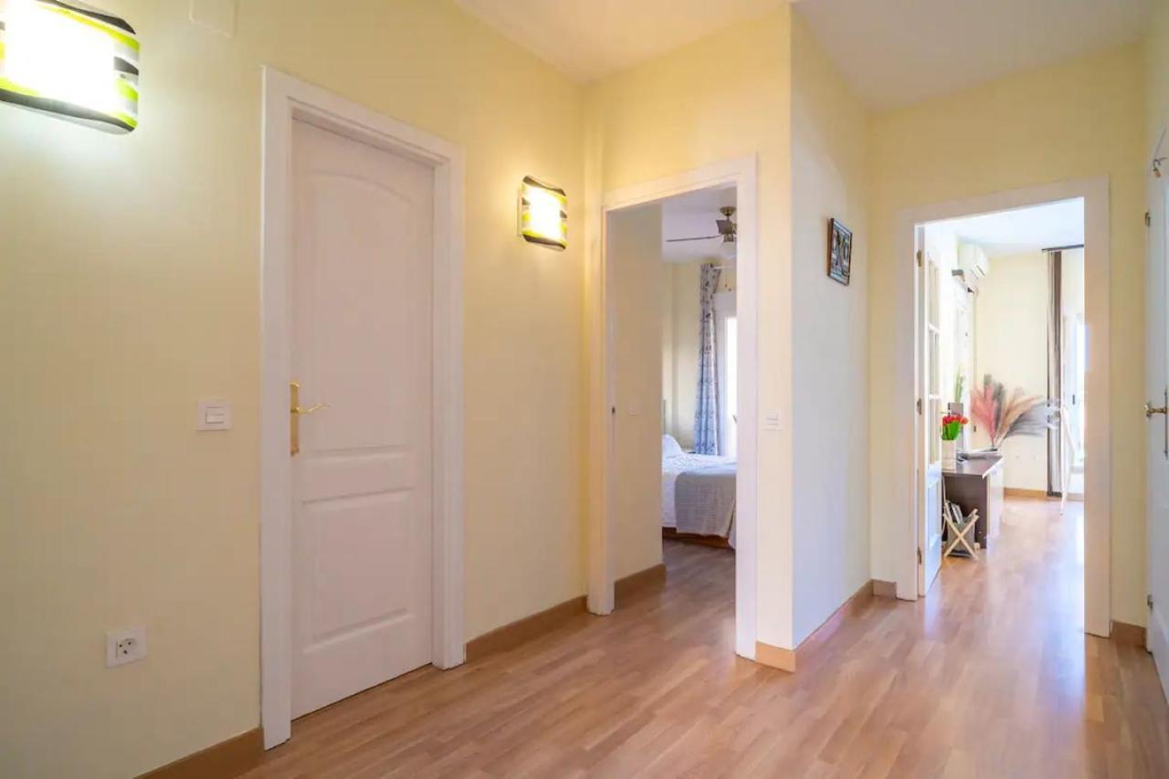 Apartamento Muy Luminoso, Zona Tranquila, Piscina Y Garaje