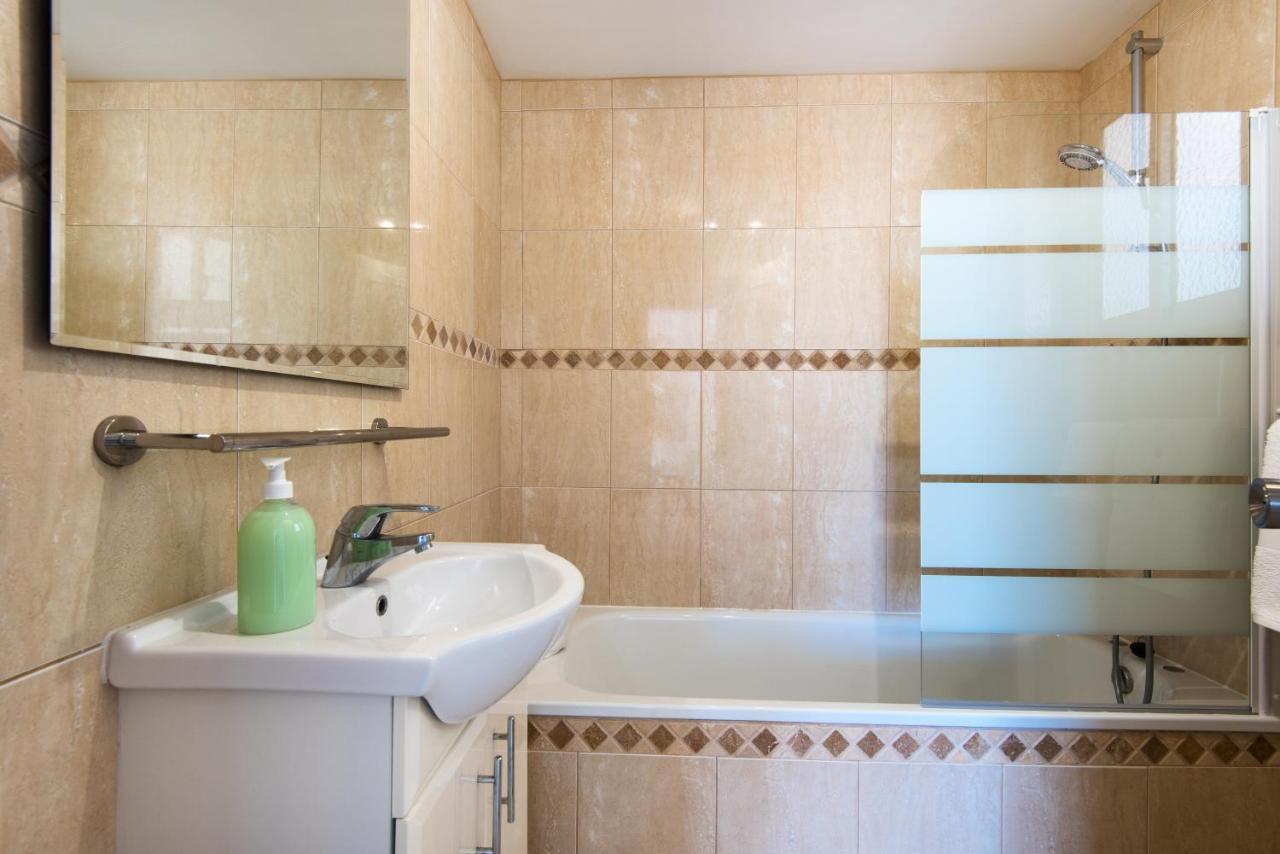 Rentandhomes Calahonda Sea View And Golf
