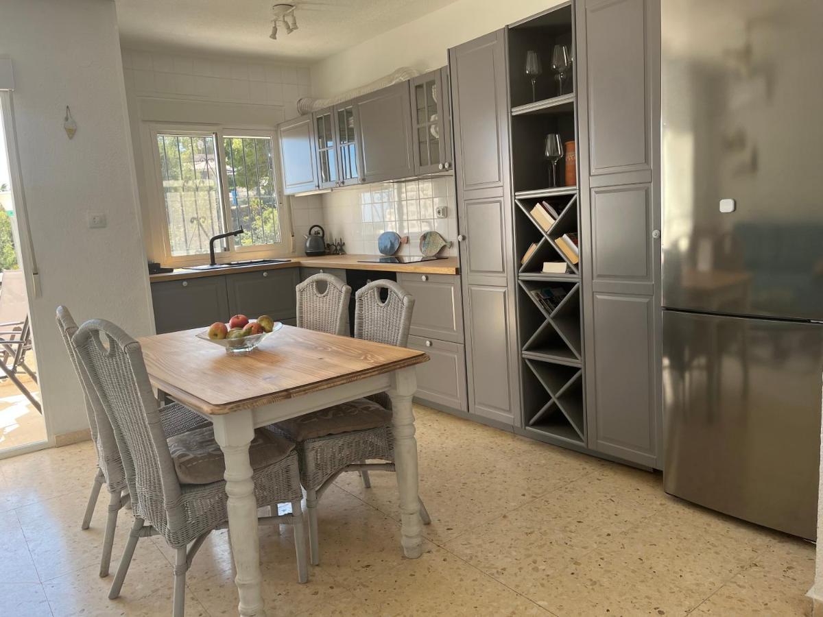 Seaside 2 Bedroom With Pool