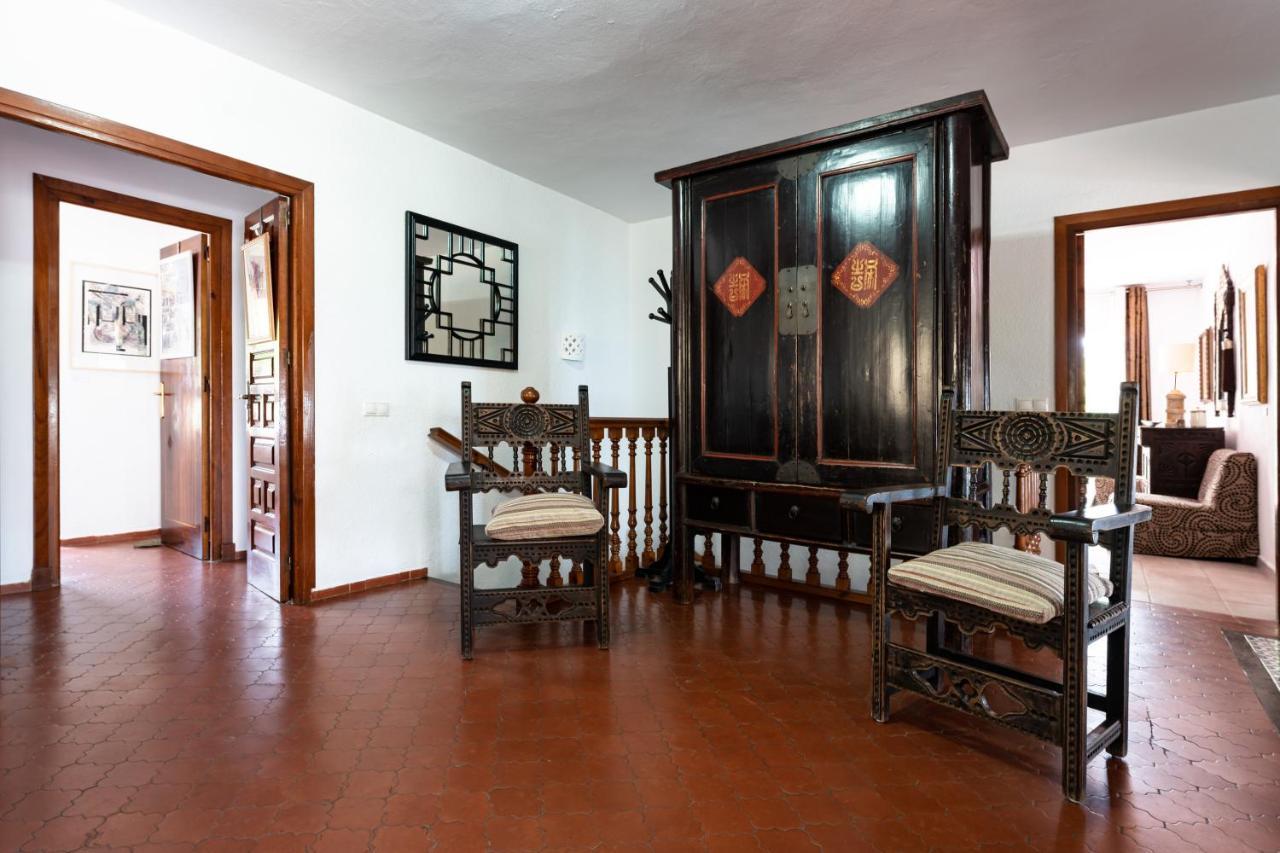 Villa Art Gallery House *