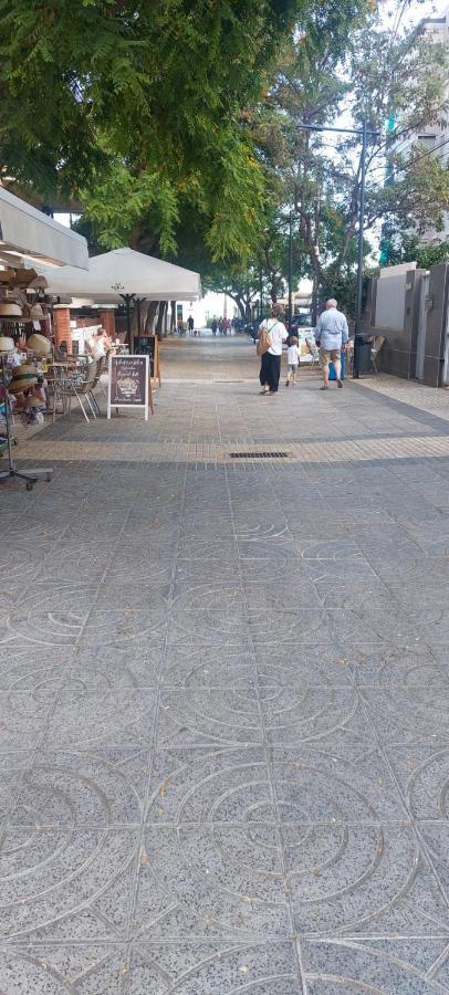 Gran Avenida Con Billar