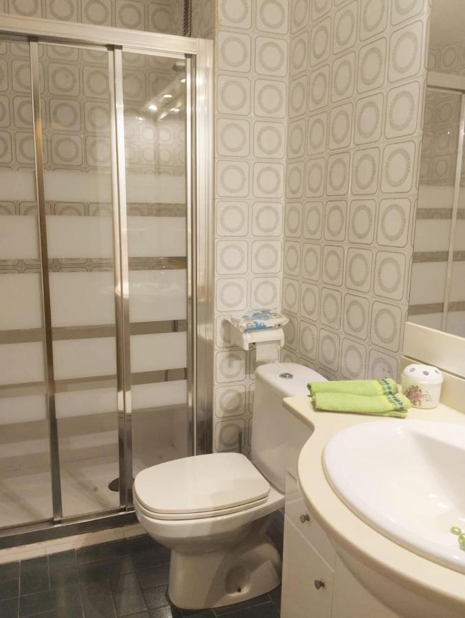Habitación en casa particular Blasco Ibanez Double With Private Bathroom In Shared *