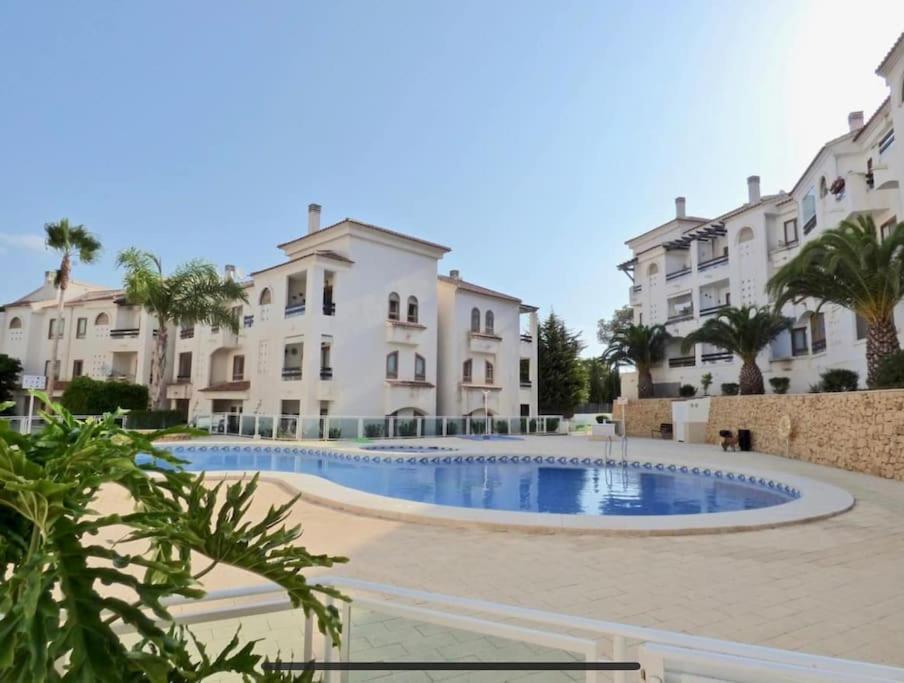 Soleado Con Piscina Y Terraza Privada.