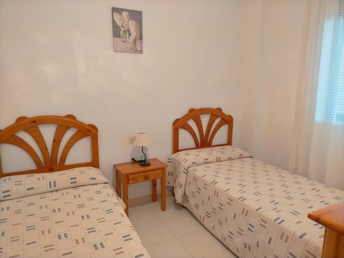 Apartamento En 1ª Línea Con Piscina. Edificio Albatros Ii *