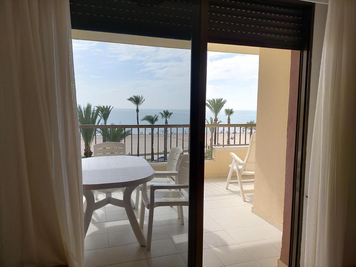 Apartamento En 1ª Línea Con Piscina. Edificio Albatros Ii
