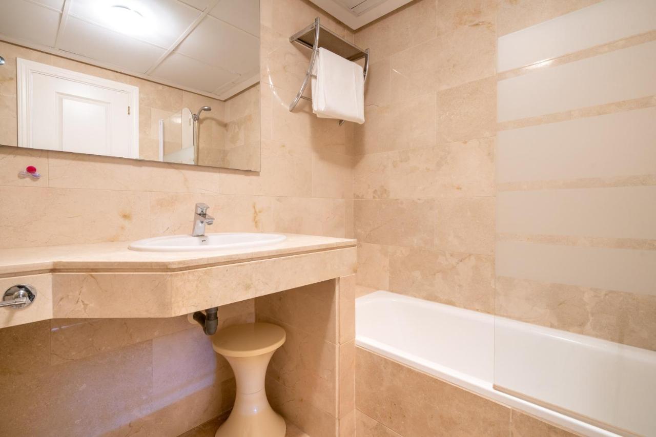 9 Penthouse With Amazing Sea Views, Close To Golf Duquesa * Manilva