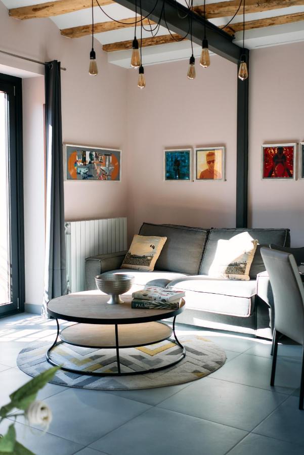 One Apartment *