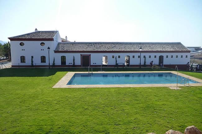 Complejo Pueblo Blanco Camping
