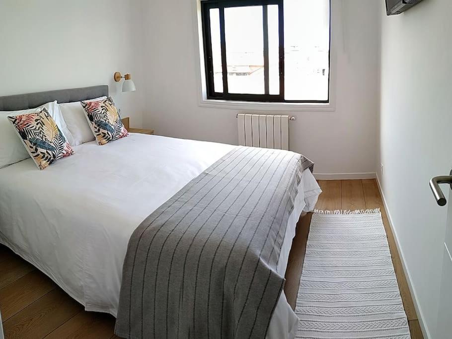 Apartamento Nuevo Con Terraza Y Plaza De Garaje *