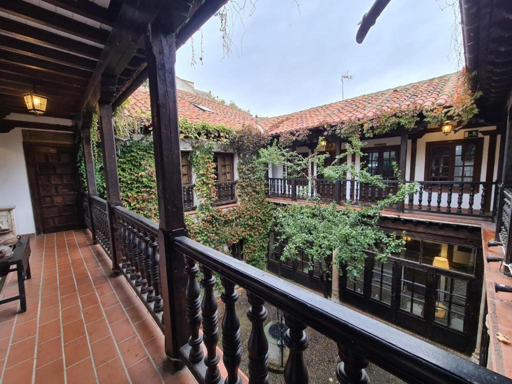 Real De Hotel 2*