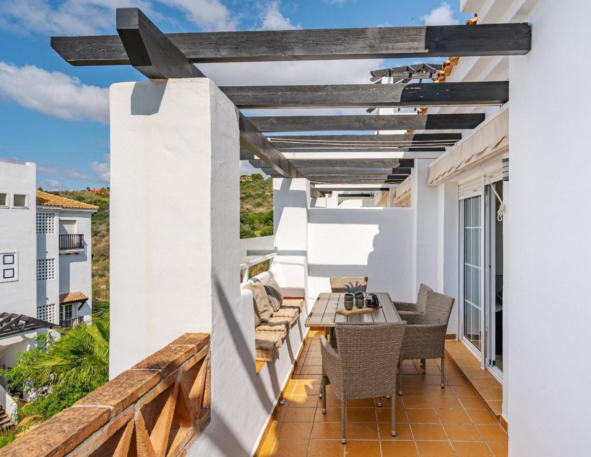 11 Modern Apt With Sea Views, Two Poolareas, Close To Parks & Beaches *