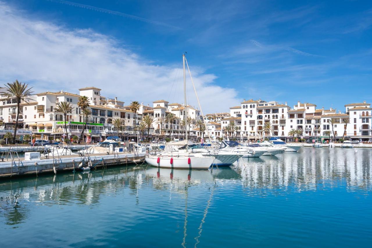 Apartment 11 Modern Apt With Sea Views, Two Poolareas, Close To Parks & Beaches