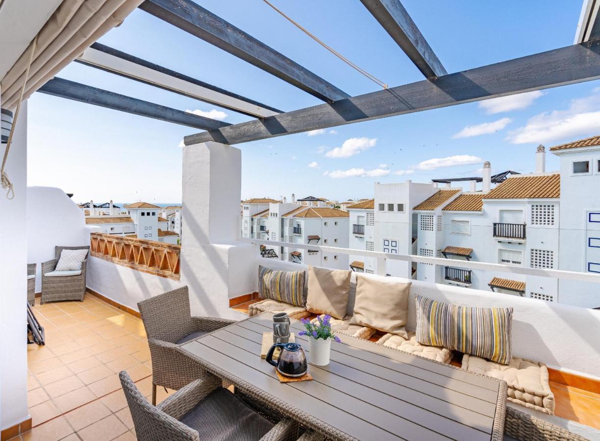 11 Modern Apt With Sea Views, Two Poolareas, Close To Parks & Beaches Apartment *