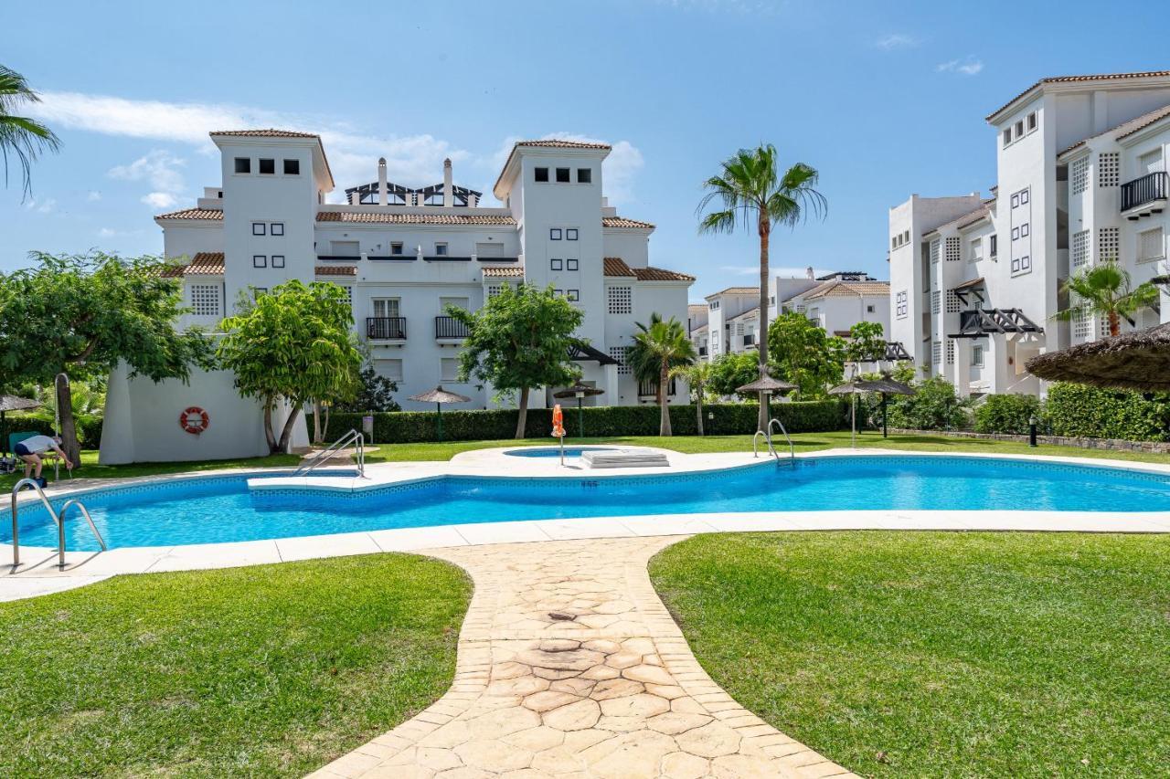 Apartment 11 Modern Apt With Sea Views, Two Poolareas, Close To Parks & Beaches *