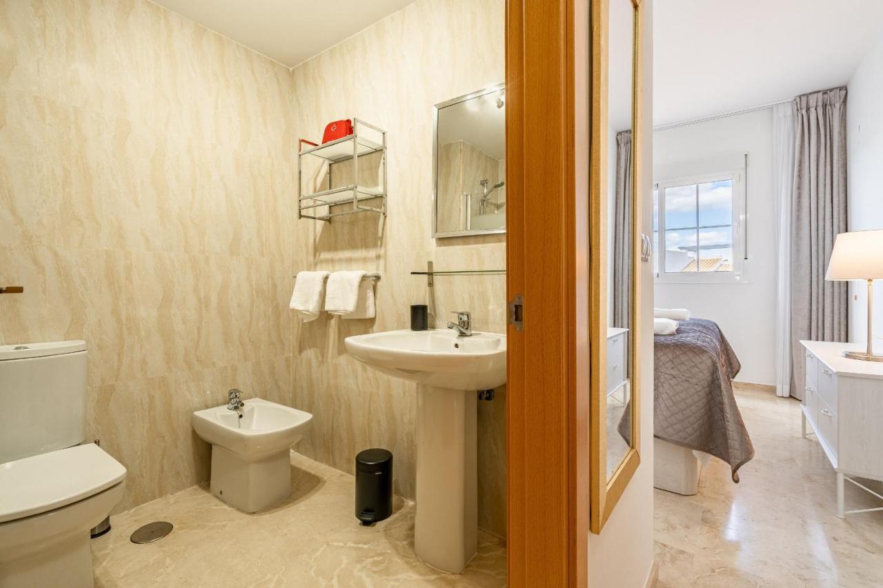 11 Modern Apt With Sea Views, Two Poolareas, Close To Parks & Beaches