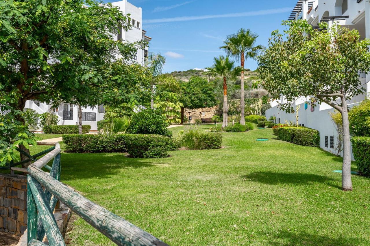 11 Modern Apt With Sea Views, Two Poolareas, Close To Parks & Beaches Apartment Manilva