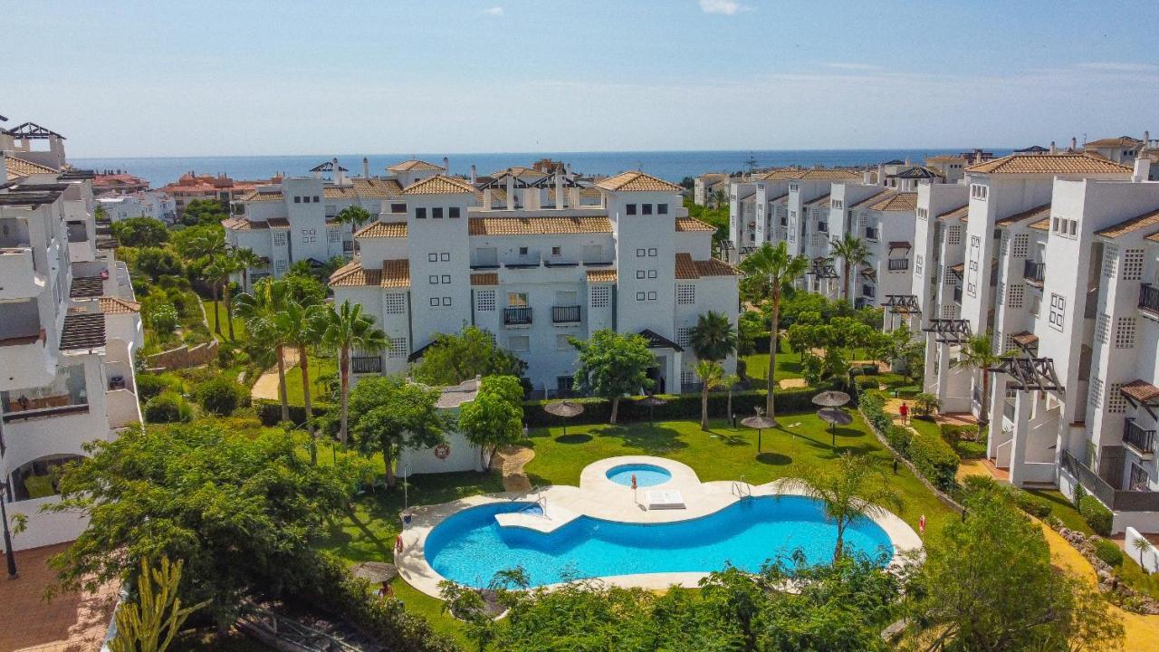 11 Modern Apt With Sea Views, Two Poolareas, Close To Parks & Beaches