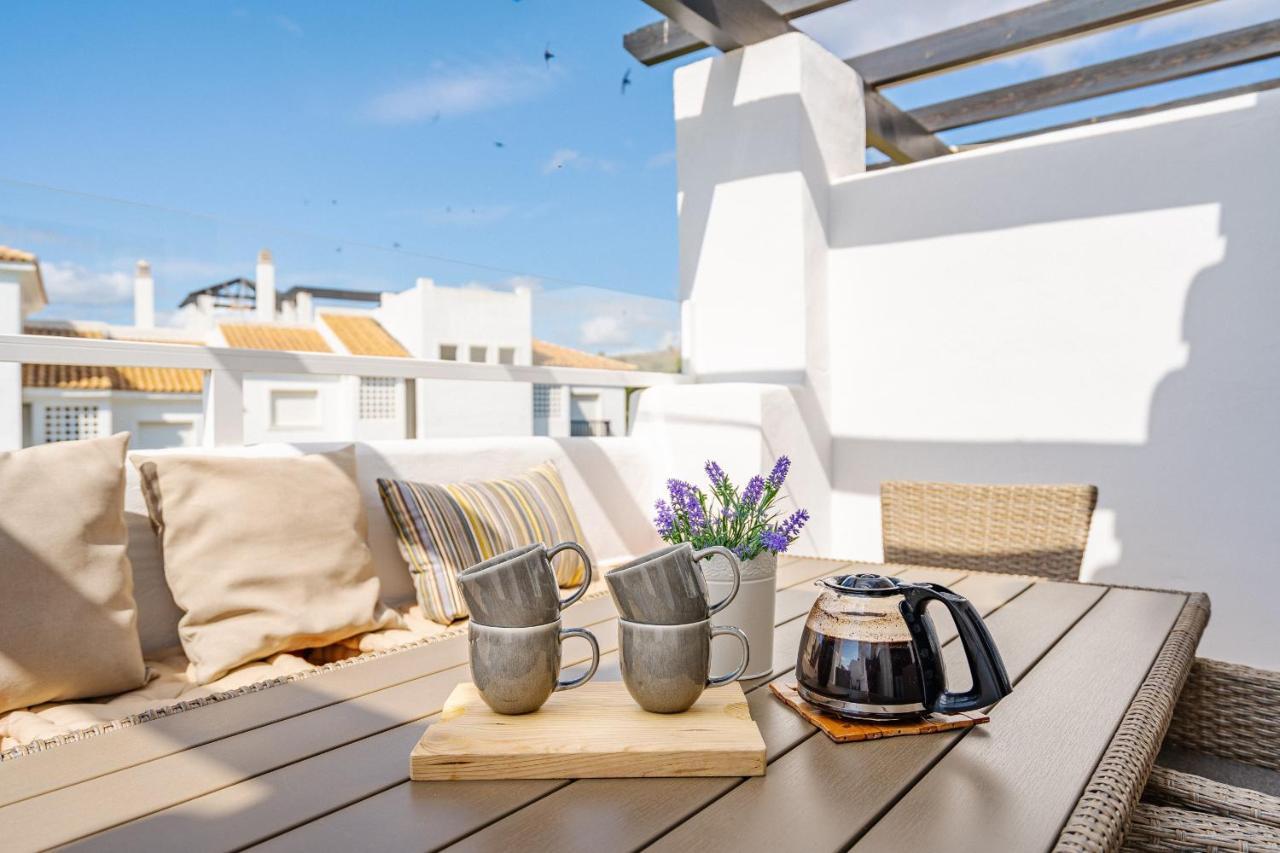 11 Modern Apt With Sea Views, Two Poolareas, Close To Parks & Beaches *