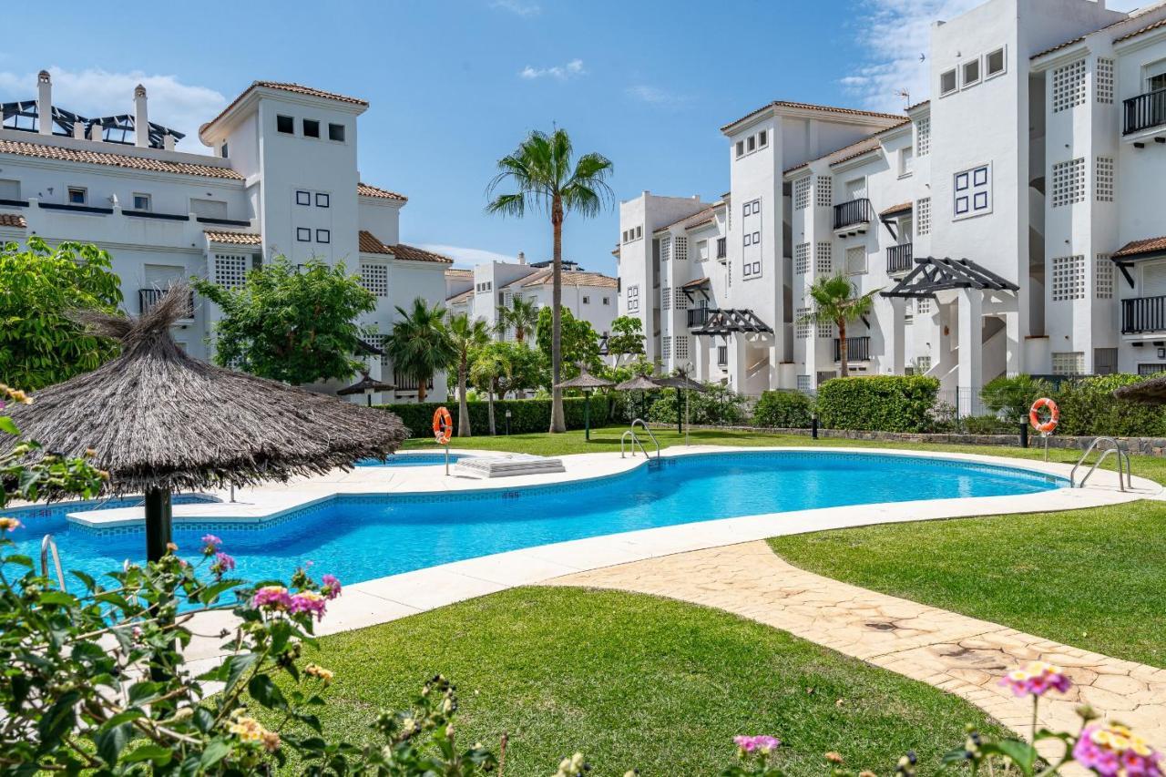 11 Modern Apt With Sea Views, Two Poolareas, Close To Parks & Beaches *