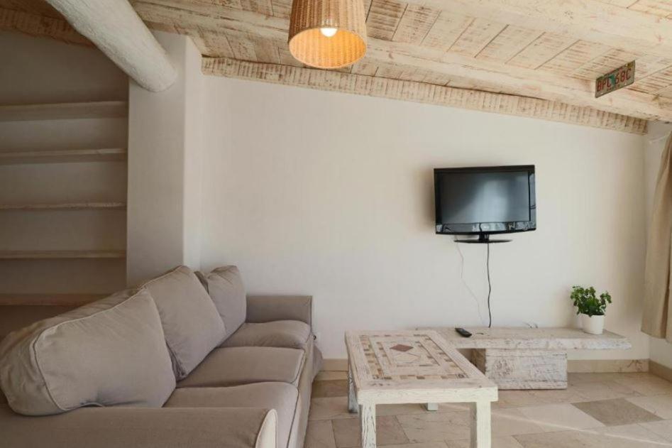 Castillo Quince Apartment