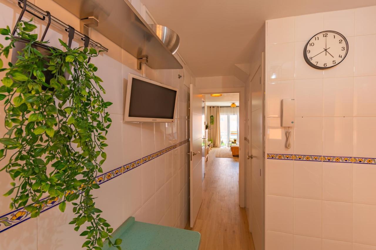 Beachfront, Pool, Terrace, Garage & Fibre Internet *