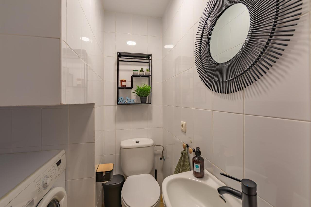Beachfront, Pool, Terrace, Garage & Fibre Internet Apartamento