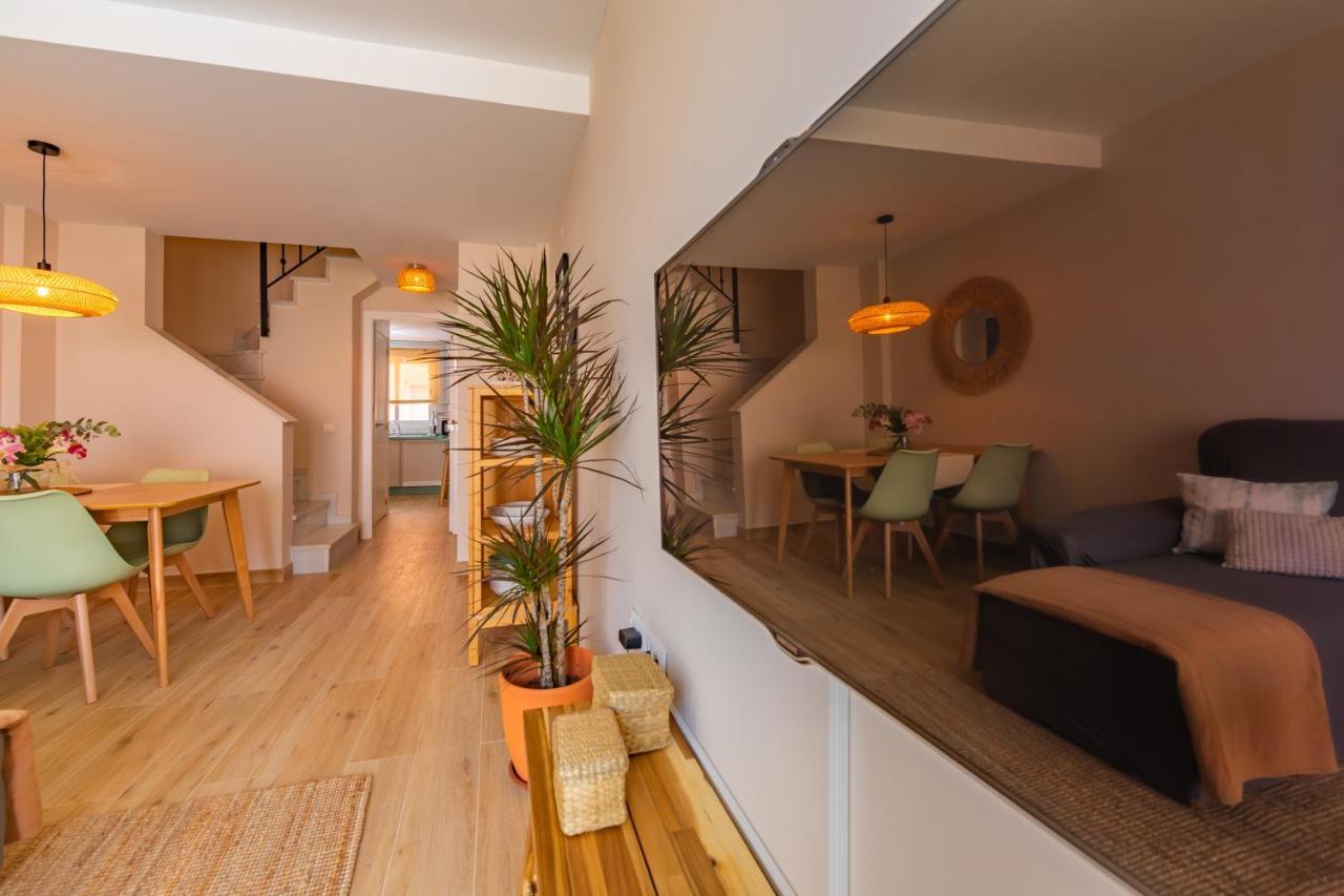 Beachfront, Pool, Terrace, Garage & Fibre Internet Apartamento *