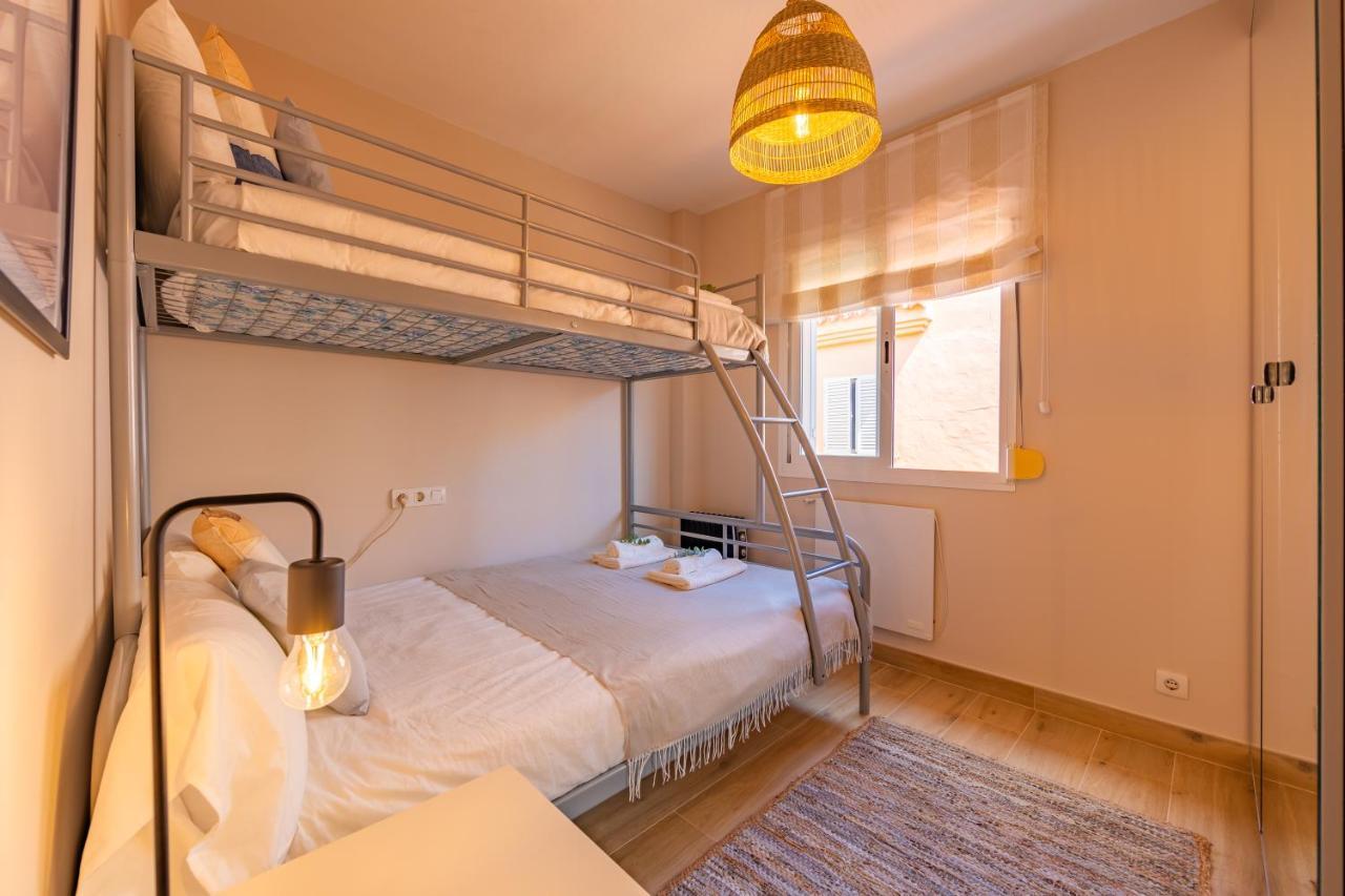 Beachfront, Pool, Terrace, Garage & Fibre Internet Apartamento *