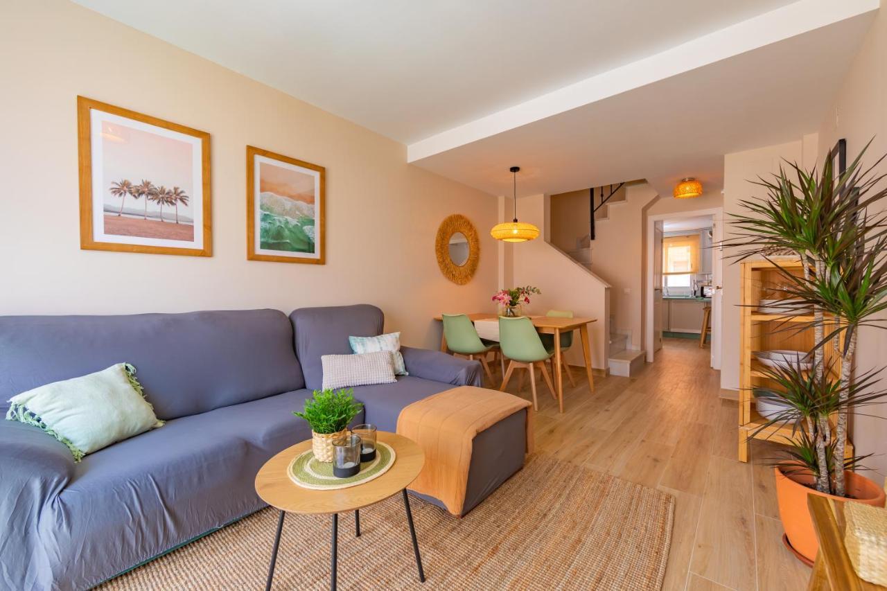 Beachfront, Pool, Terrace, Garage & Fibre Internet *