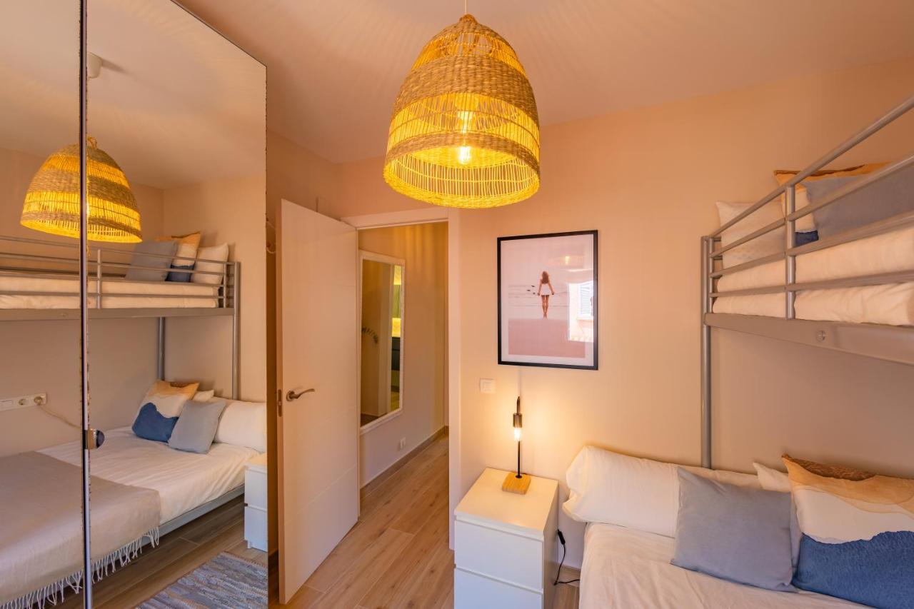 Beachfront, Pool, Terrace, Garage & Fibre Internet Apartamento *