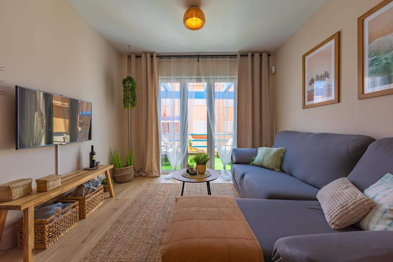 Beachfront, Pool, Terrace, Garage & Fibre Internet