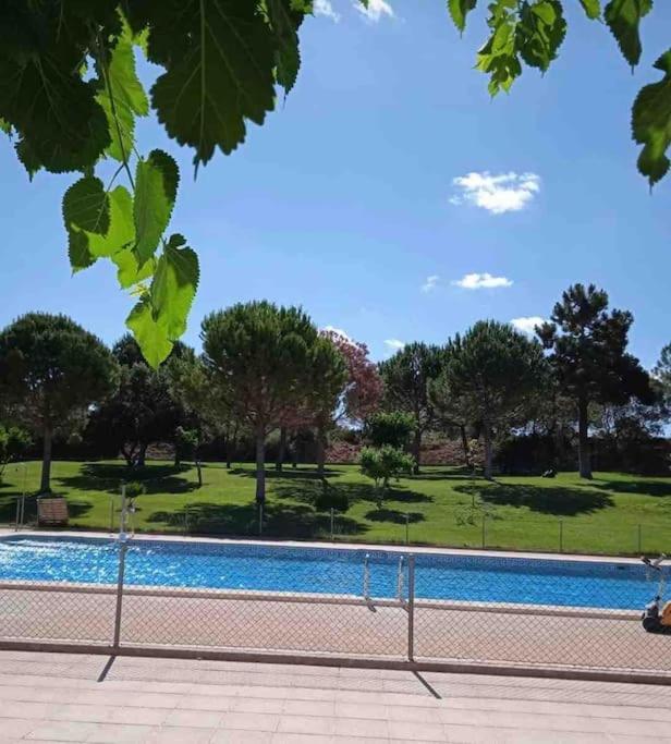 Agradable Casa Con Chimenea Interior Y Barbacoa. * Graja de Iniesta