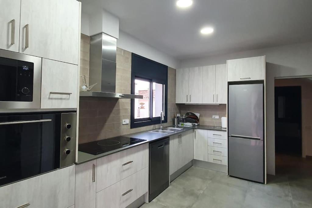 Casa Centro Del Pueblo Con Piscina Privada *