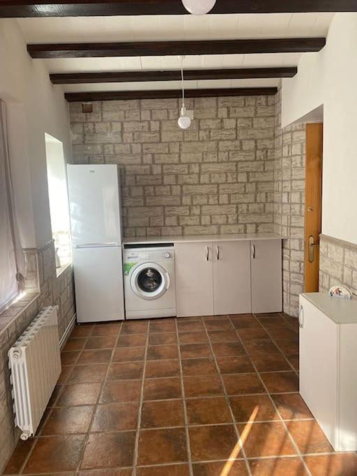 Сasa de vacaciones Agradable Casa Con Chimenea Interior Y Barbacoa.