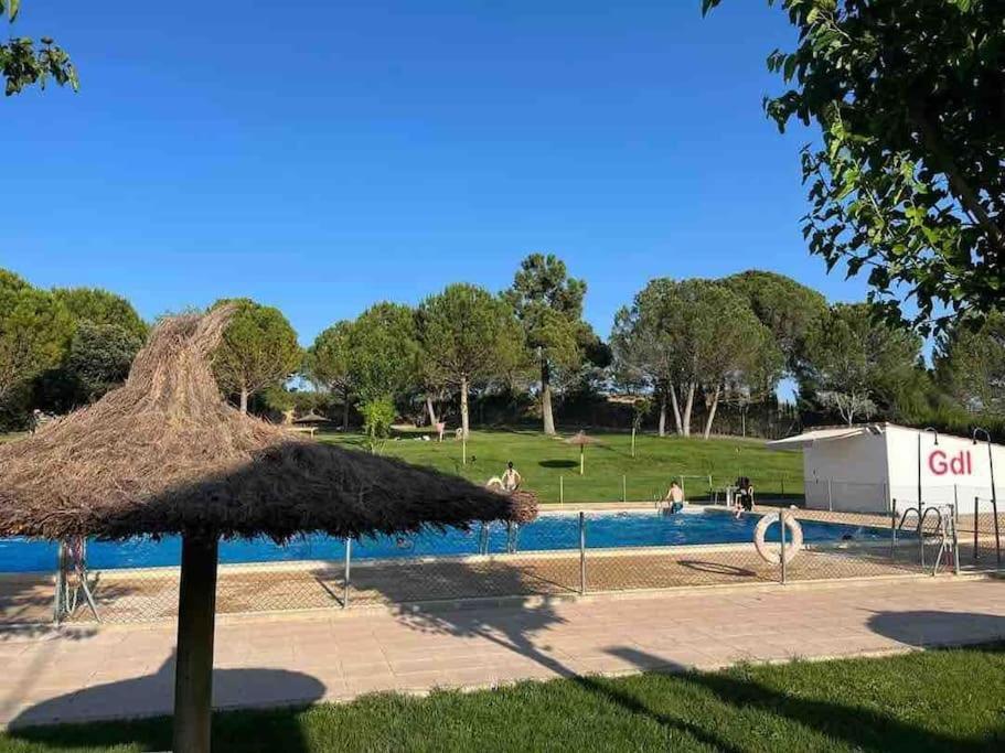 Agradable Casa Con Chimenea Interior Y Barbacoa. Сasa de vacaciones Graja de Iniesta
