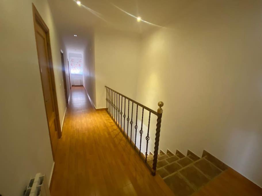 Сasa de vacaciones Agradable Casa Con Chimenea Interior Y Barbacoa. *