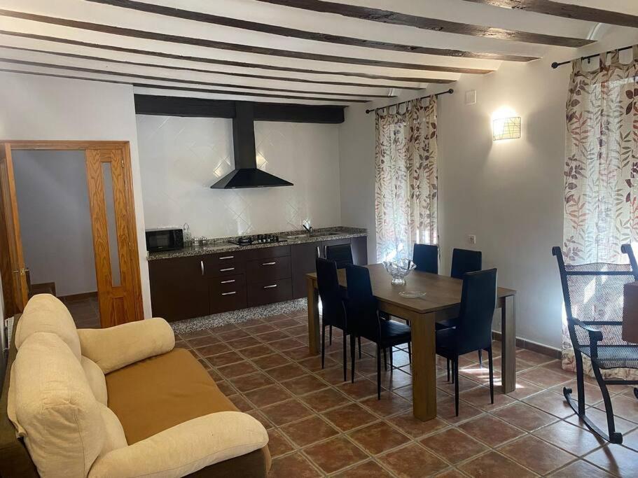 Сasa de vacaciones Agradable Casa Con Chimenea Interior Y Barbacoa.
