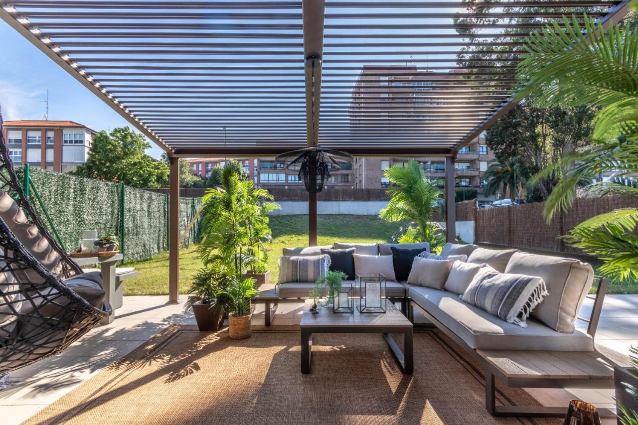 Akomodat En Precioso Y Moderno Con Jardin Y Parking Apartment