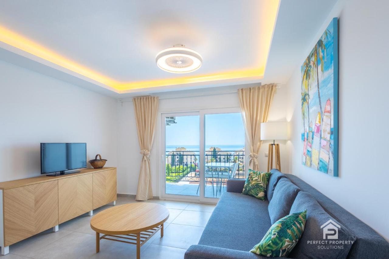 Renovated Two Bedroom In Riviera Close To The