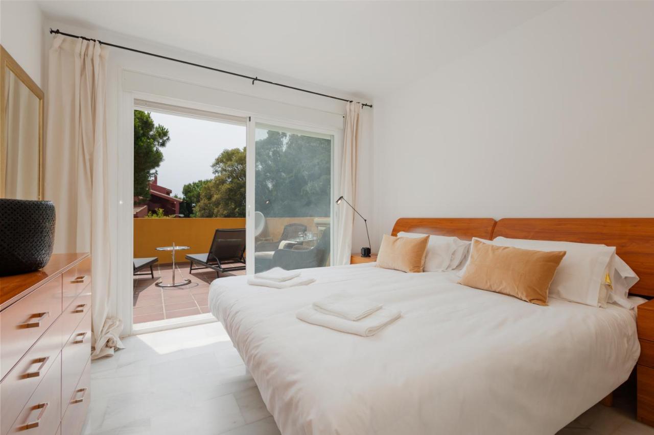 Apartment, Close To Beaches, Restaurants And Supermarkets, In Urb. Park Beach, Elviria Apartamento Marbella