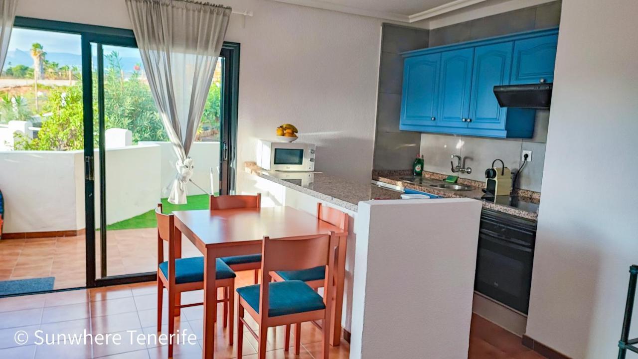 Spacious With Private Garden In Tenerife South Apartamento *