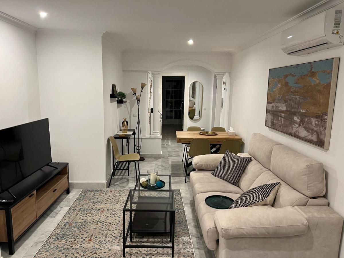 Great Views, Large Terrace & Walking Distance Apartment